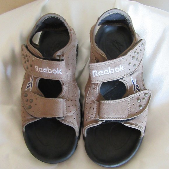 Reebok Ladies size 6 USA Firm Price - Picture 5 of 6